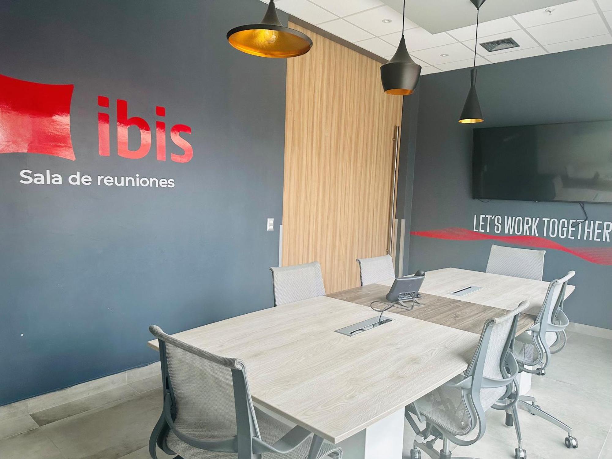 Готель Ibis Трухільйо Екстер'єр фото